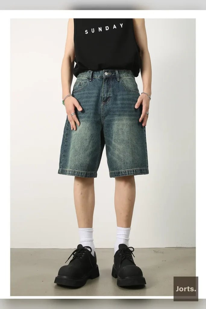 Model showcasing light gray loose casual pants, perfect for a modern Y2K aesthetic.