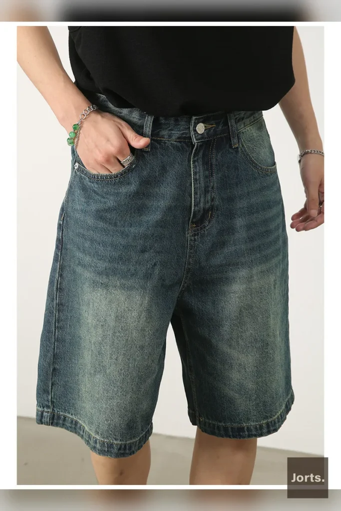 White Y2K baggy pants offering a clean and fresh look for modern streetwear enthusiasts.